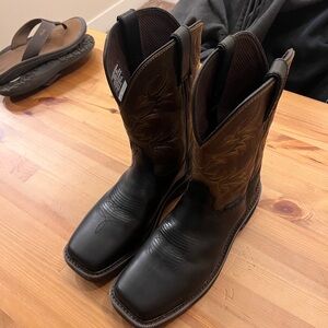 Men’s black and brown Justin Boots
